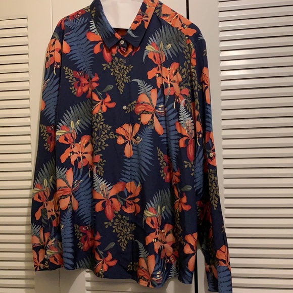 Tommy Bahama XL 100% silk women’s button down floral shirt in red, blue, & green - Picture 1 of 2